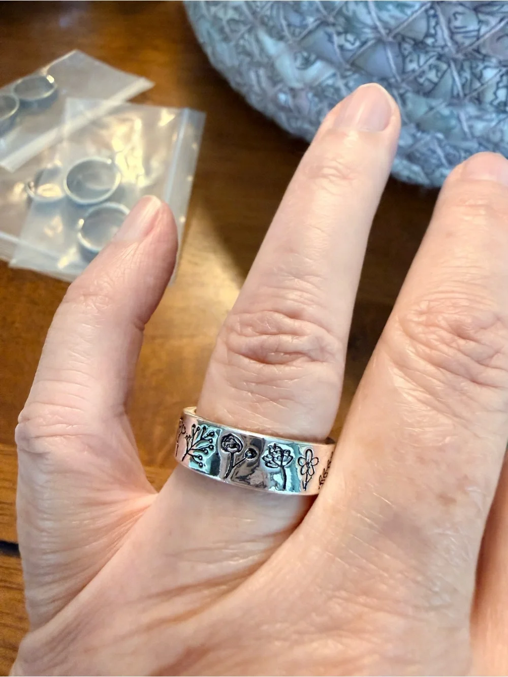 Silver Leaf Pattern Band Ring in Antiqued Finish Size 8 NWOT
